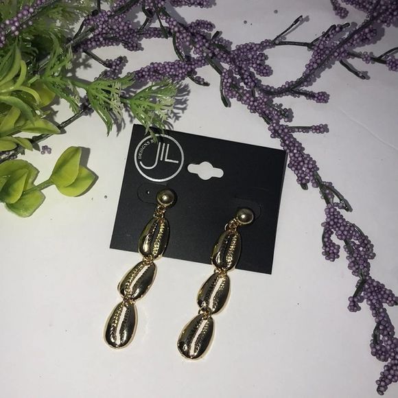 Jil shell gold earrings - Picture 2 of 4